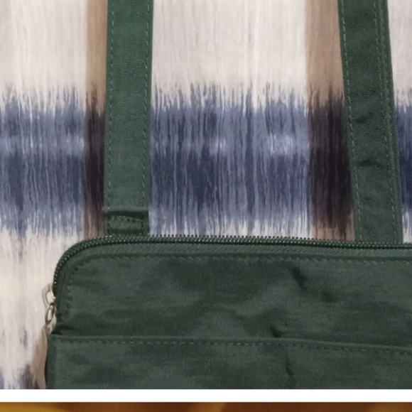 Baggallini crossbody bag.... 2 For $13 - Picture 4 of 4